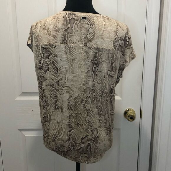 White House Black Market snake skin print cap sleeve blouse top - Picture 5 of 8